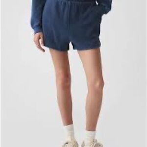 Gap textured dolphin sweatshorts